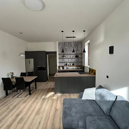 Apartemnt In Dvur Kralove Nad Labem Exterior photo